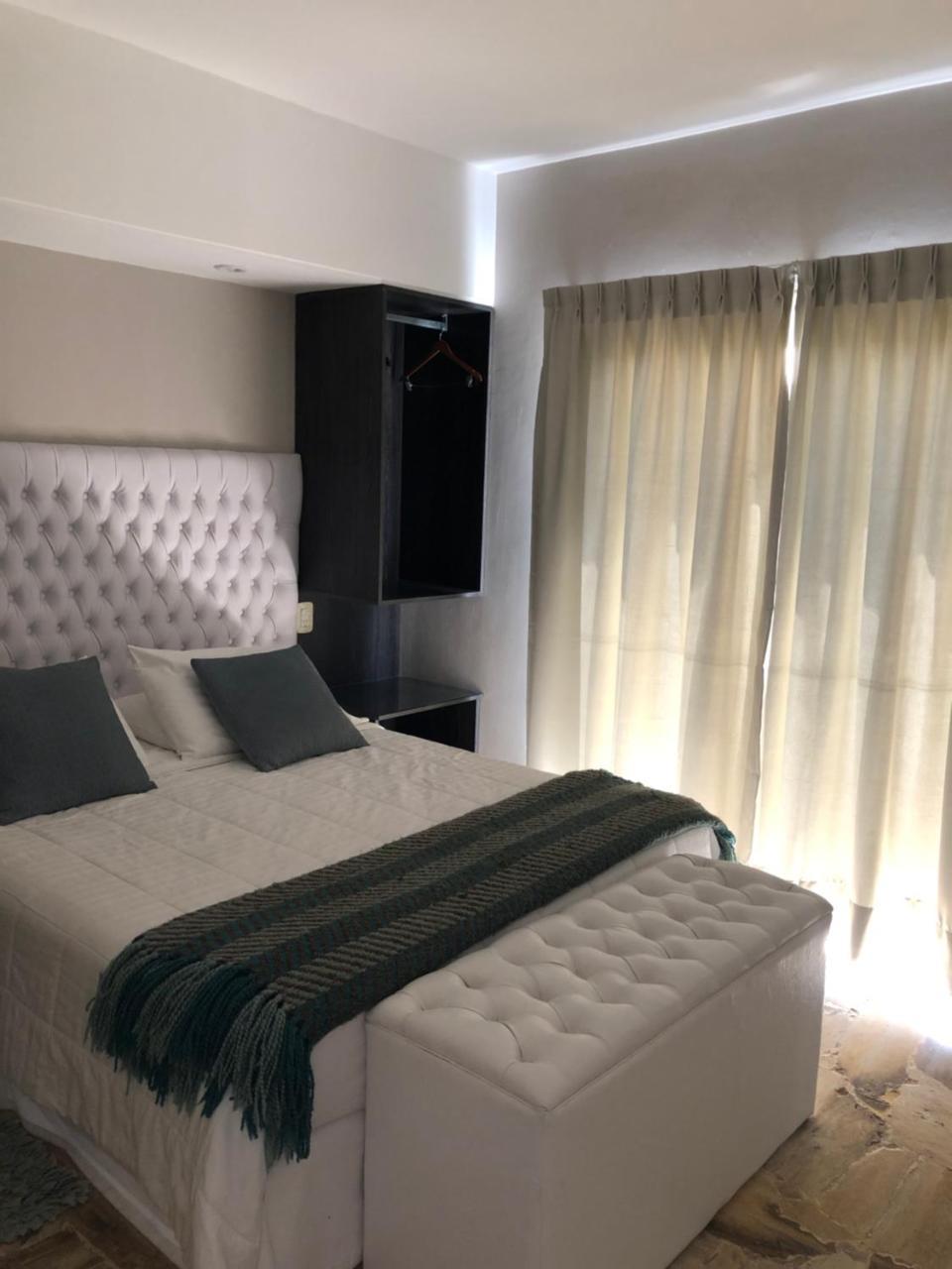 Chaglasian Wine & Suites San Rafael  Bagian luar foto